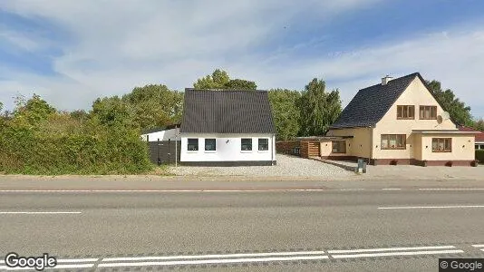 Boligudlejningsejendomme til salg i Blommenslyst - Foto fra Google Street View